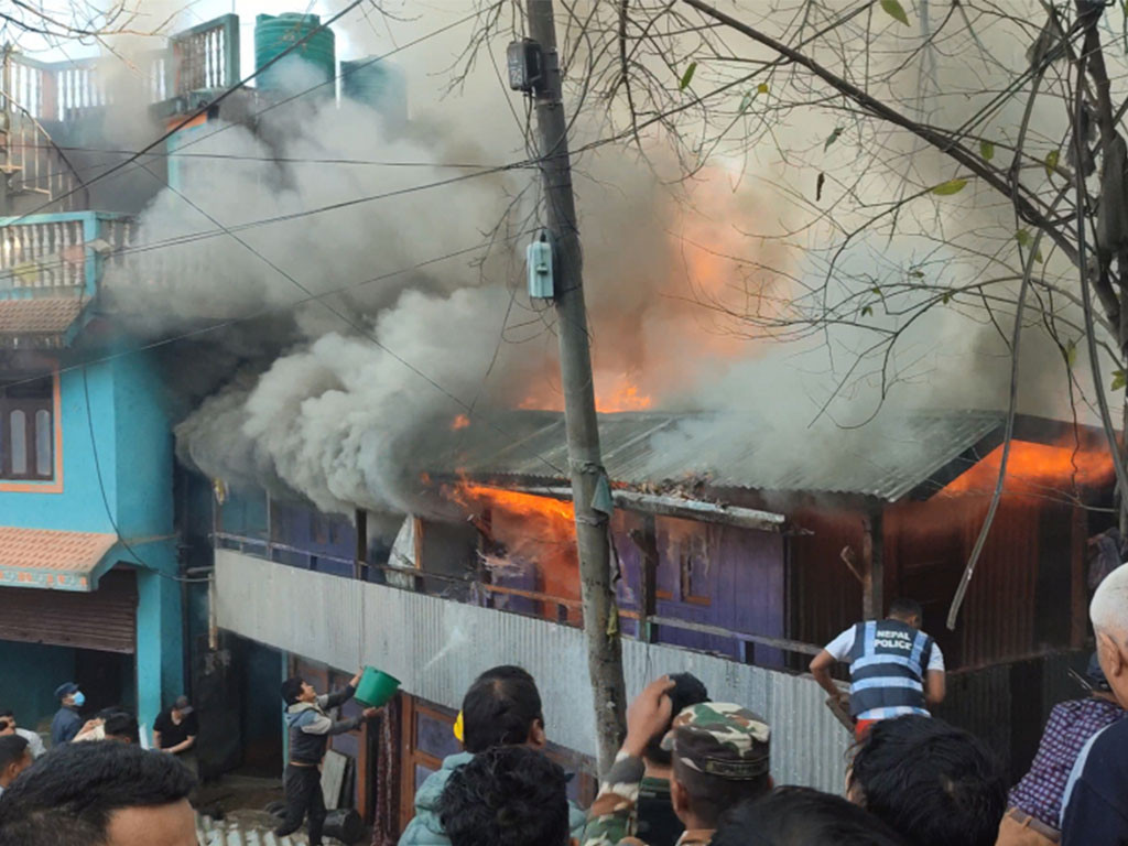 ताप्लेजुङको फुङलिङ बजारमा आगलागी