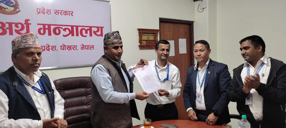 उमेरहद नलाग्नेगरी निःशर्त स्थायी गर्न करार तथा ज्यालादारी कर्मचारीको माग