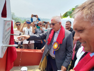 सिमलटारमा खानेपानी आयोजना उद्घाटन गर्दै नेता शेखर कोइराला