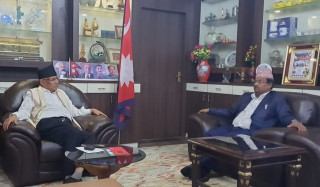 एमाले प्रवेश गरेको २४ घन्टामै माओवादीमा फर्किए गाउँपालिका अध्यक्ष, भेटे प्रचण्डलाई