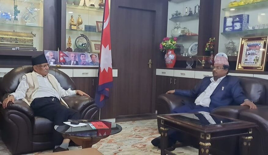 एमाले प्रवेश गरेको २४ घन्टामै माओवादीमा फर्किए गाउँपालिका अध्यक्ष, भेटे प्रचण्डलाई