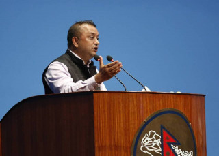 प्रधानमन्त्रीलाई गगन थापाको प्रस्ताव– राजनीतिक दलको झोला बोकेर विश्वविद्यालय छिर्न नपाइने बनाऔँ