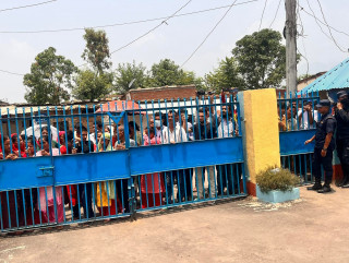 लुम्बिनीको स्वास्थ्य राज्यमन्त्री वलीलाई कारबाहीको माग गर्दै प्रहरी कार्यालय अगाडि प्रदर्शन