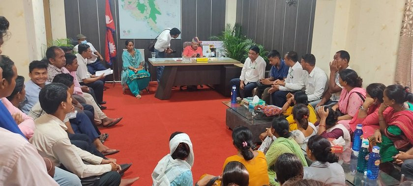 तलबबाट किन वञ्चित बन्दैछन् शिक्षक, के भन्छ स्थानीय सरकार ?