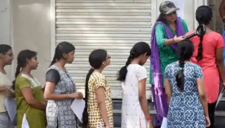परीक्षामा सामेल हुन छात्राहरूलाई 'ब्रा' खोल्न लगाएपछि...