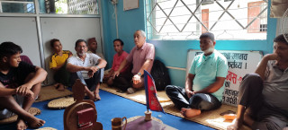 वडा कार्यालयमा कुर्सीको सट्टा गुन्द्री र पिरा