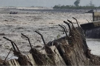 पाकिस्तानमा बाढीको कारण मृत्यु हुनेको संख्या एक हजार नाघ्यो