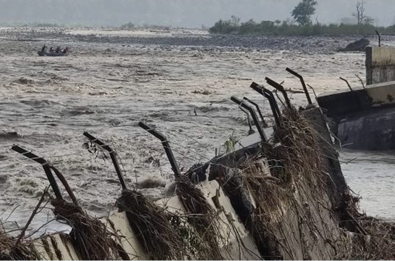 पाकिस्तानमा बाढीको कारण मृत्यु हुनेको संख्या एक हजार नाघ्यो