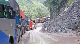 नारायणगढ–मुग्लिन सडक : तुइन खोलामा पुल निर्माण गर्न विस्फोटको तयारीफाइल तस्बिर