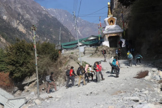 अन्नपूर्ण पदमार्गमा घट्दै पर्यटक