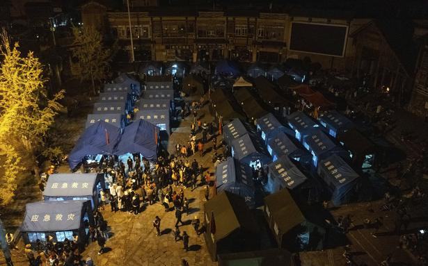 चीनमा  ६.६  म्याग्‍निच्यूडको  भूकम्प : वर्षा र पहिरोका कारण उद्धारमा समस्या