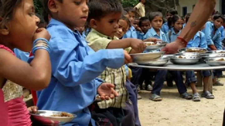 विद्यालयमा गुणस्तरहीन दिवा खाजा अभिभावकको असन्तुष्टि