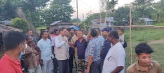 मतदाताको घरदैलोमा पुगेर आफ्नो योगदान सम्झाउँदै सिटौला