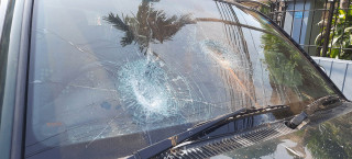 चितवनमा कांग्रेस उम्मेदवार उमेश श्रेष्ठको गाडी तोडफोड