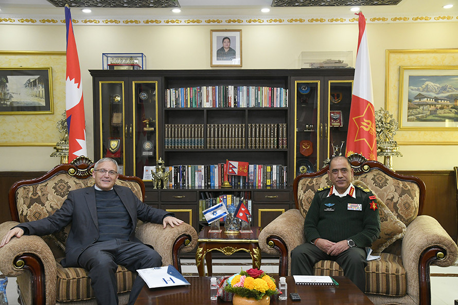 प्रधानसेनापति शर्मा र इजरायलका राजदूत गोडरबीच भेटवार्ता