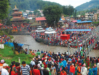 आज पुसे औंसी: बिहानैदेखि गोकर्णेश्वरमा श्राद्ध गर्नेहरुको भीड