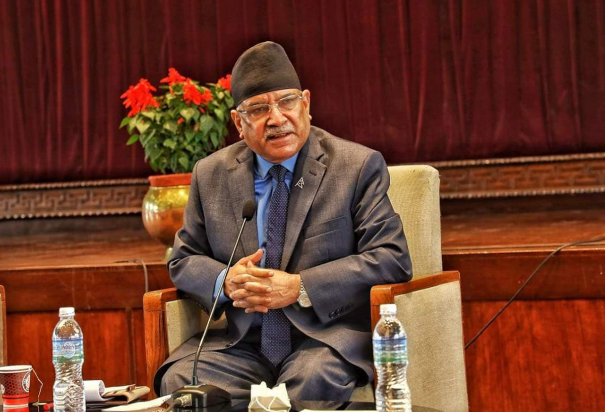 सत्ता गठबन्धनको बैठकबाट बाहिरिए प्रचण्ड, दिएनन् कुनै प्रतिक्रिया !