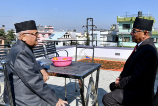 सकियो खुमलटारमा ओली र प्रचण्डबीचको वार्ता, के-के भयो कुराकानी?