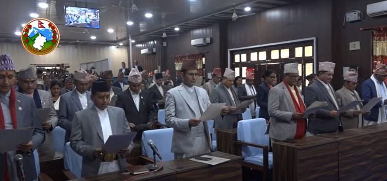सुदूरपश्चिम प्रदेशसभा सदस्यहरूले लिए पद तथा गोपनीयताको शपथ