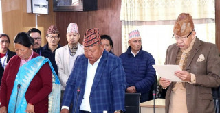 सांसदहरू प्रेम आले र माया राईले लिए शपथ