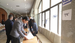 यसरी हुँदैछ प्रधानमन्त्रीलाई विश्वासको मतको तयारी