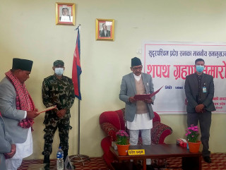 सुदूरपश्चिम प्रदेश सभाका सभामुख भीमबहादुर भण्डारीले लिए शपथ