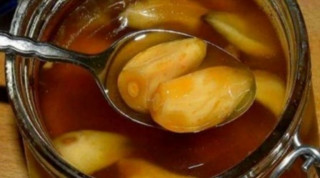 खाली पेटमा मह मिसाएर दैनिक एक पोटी लसुन खानुहोस्, हुनेछन्  यी १० फाइदा