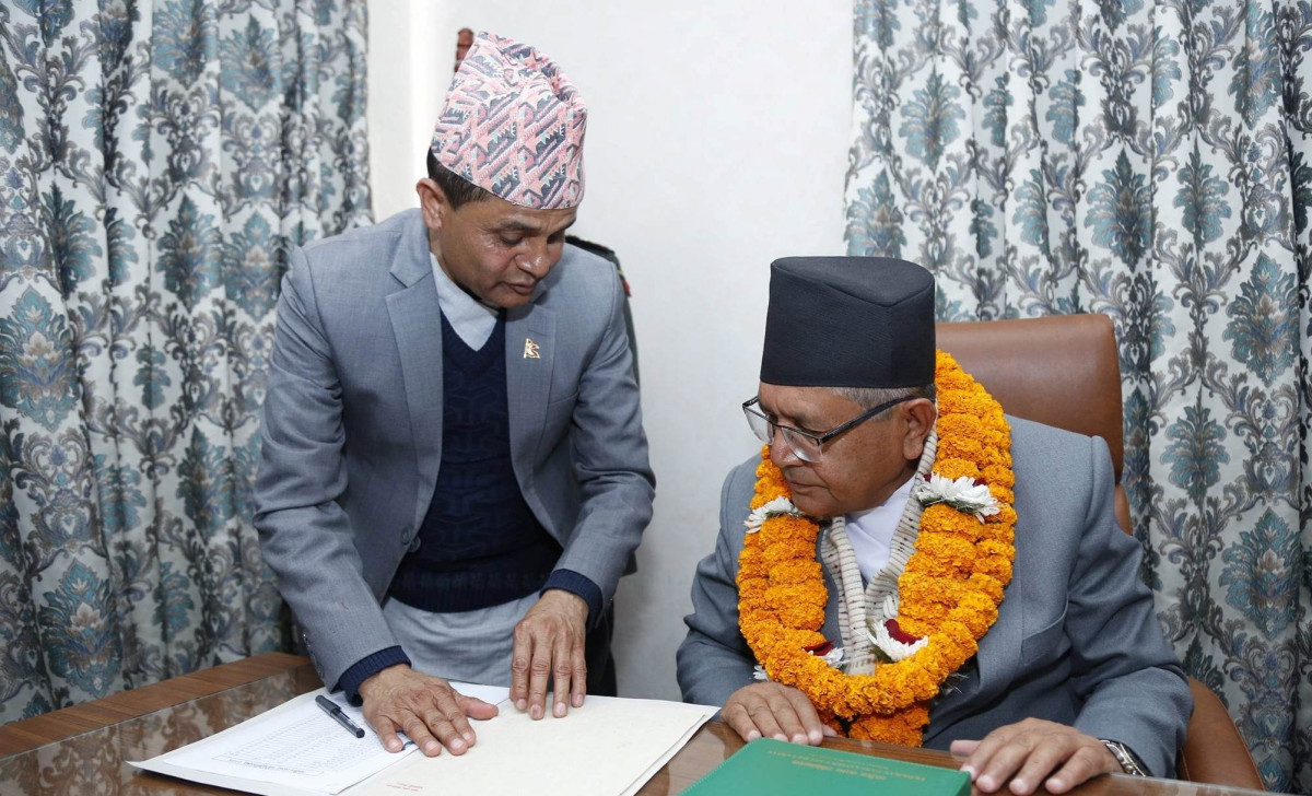 सिंहदरबारमा सभामुख घिमिरेले गरे पदबहाली, संसदीय अभ्यासबारे अन्तरक्रिया गर्ने पहिलो निर्णय