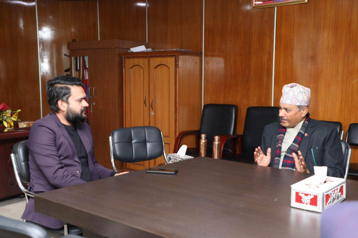 राष्ट्र बैंकका गभर्नर र बालेन्द्र साहबीच भेटवार्ता, वित्तीय संस्थाहरु नियमन गर्नेबारे छलफल