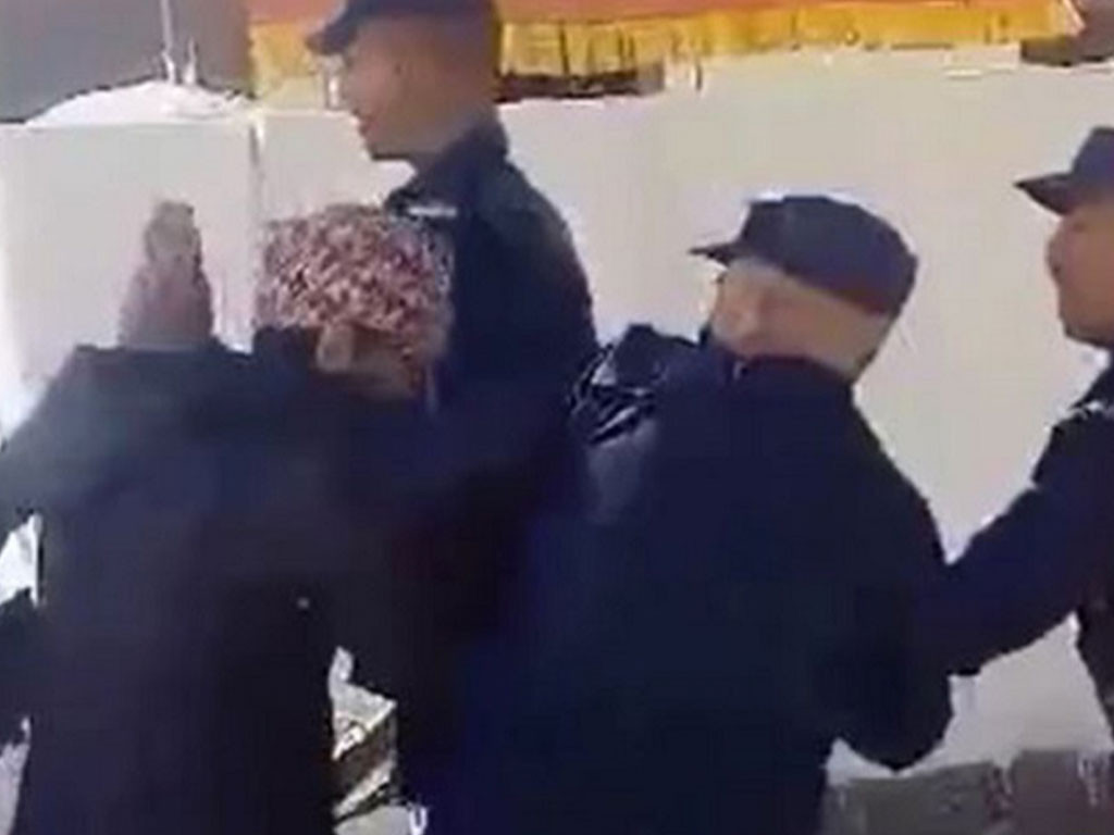 रविलाई गृहमन्त्री बनाउन माग गर्दै एक कर्मचारीले गरे आत्मदाहको प्रयास