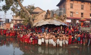 विधिवत् रुपमा अन्त्य गरियो एक महिने लामो माधव नारायण व्रत, व्रतालुहरू हनुमान घाटमा (तस्वीरसहित)