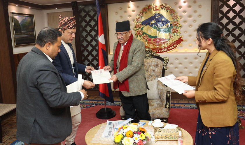 राजीनामा दिएका रास्वपाका तीन मन्त्रीले किन गरे पत्रकार सम्मेलन स्थगित ?