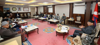 प्रधानमन्त्री र दलका प्रमुख सचेतकहरूबीच बालुवाटारमा छलफल जारी
