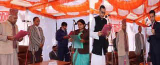 मधेस प्रदेश: माओवादीबाट सरकारमा सहभागी मन्त्री र राज्यमन्त्रीले लिए पद तथा गोपनीयताको शपथ