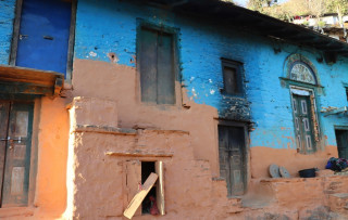 लघुवित्तका कर्मचारीले रातदिन खेद्न थालेपछि गाउँ छाडेर परिवारै बेपत्ता