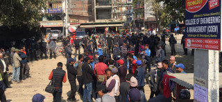 प्रधानमन्त्रीको कार्यक्रमस्थल नजिकबाटै जनयुद्ध दिवस मनाइरहेका १३ जना समातिए