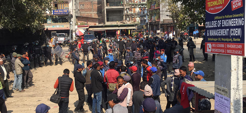 प्रधानमन्त्रीको कार्यक्रमस्थल नजिकबाटै जनयुद्ध दिवस मनाइरहेका १३ जना समातिए