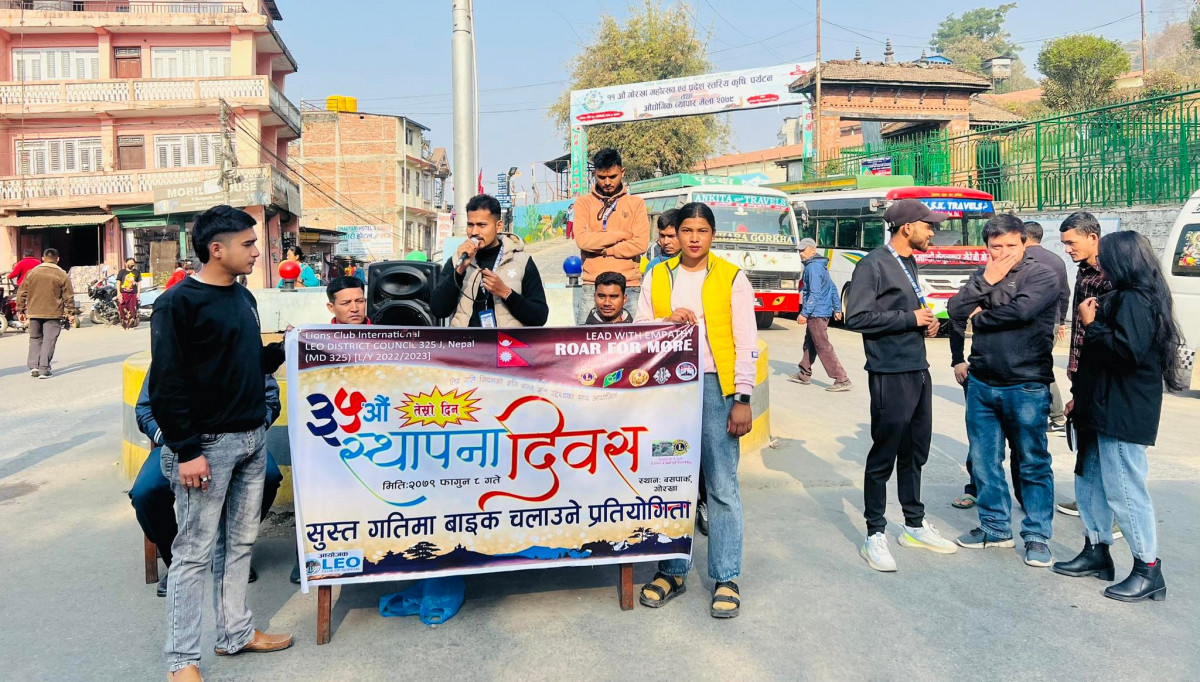 गोरखामा भएको सुस्त गतिमा मोटरसाइकल चलाउने प्रतियोगितामा आशिष पहिलो