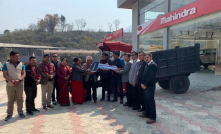 मनकामनाले शहिद लखन गाउँपालिकालाई दियो ट्याक्टर