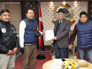 अखिल (क्रान्तिकारी)ले प्रधानमन्त्रीलाई बुझायो १५ बुँदे ज्ञापनपत्र