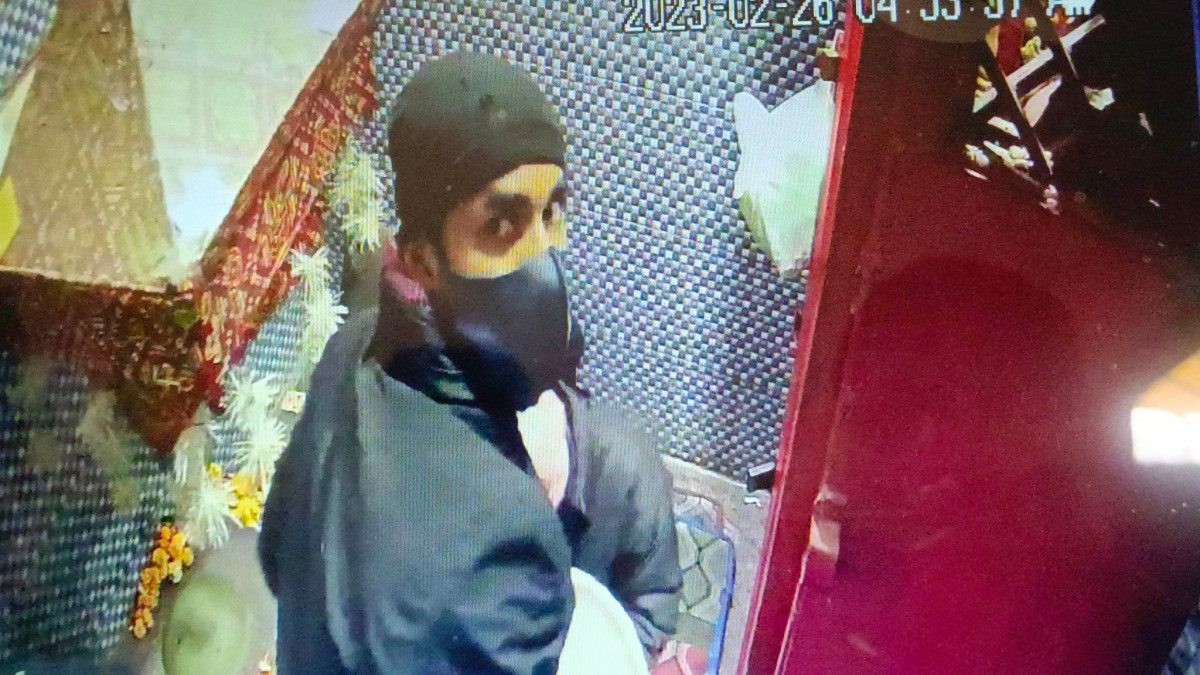 धनुषाको राजदेवी मन्दिरबाट मूर्ति र गहना चोरी, सीसीटीभी क्यामेरामा देखियो यस्तो दृश्य
