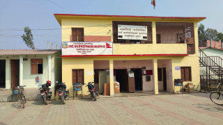 प्रमुख प्रशासकीय अधिकृतको कार्यकक्षमा वडाध्यक्षहरूले लगाए ताला