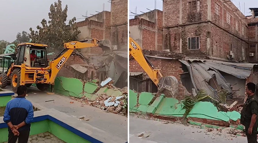 अवैध संरचनामाथि वीरगञ्ज महानगरले चलायो डोजर