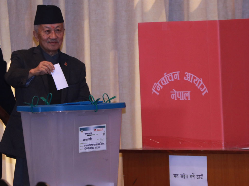 राष्ट्रपतिका उम्मेदवार नेम्वाङले पनि गरे मतदान