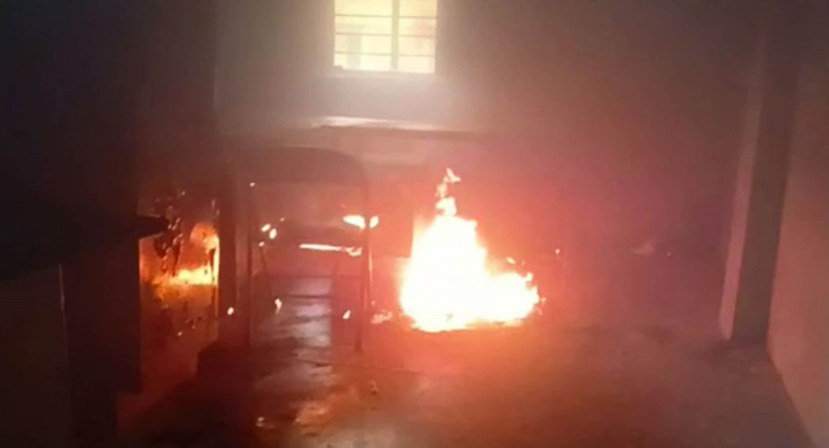 वीरगञ्जको ठाकुरराम क्‍याम्पसमा आगजनी, ३ जना विद्यार्थी नेता पक्राउ