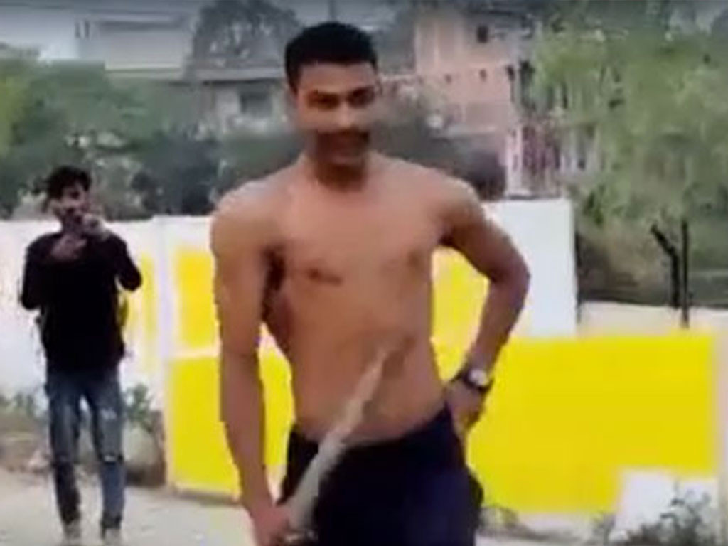 रक्सी खाएर सडकमा हंगामा गर्ने प्रहरी जवान निलम्बित, अरु ६ जना पक्राउ