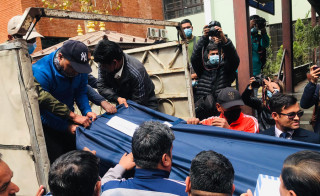 लोकगायक राजेन्द्र लम्सालको शव काठमाडौं ल्याइयो, श्रद्धाञ्जलीका लागि पशुपतिमा राखिने