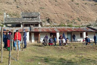 बाजुराको बुढीनन्दा क्याम्पसमा विद्यार्थी संगठनबीच झडप, प्रहरीद्वारा हवाई फायर