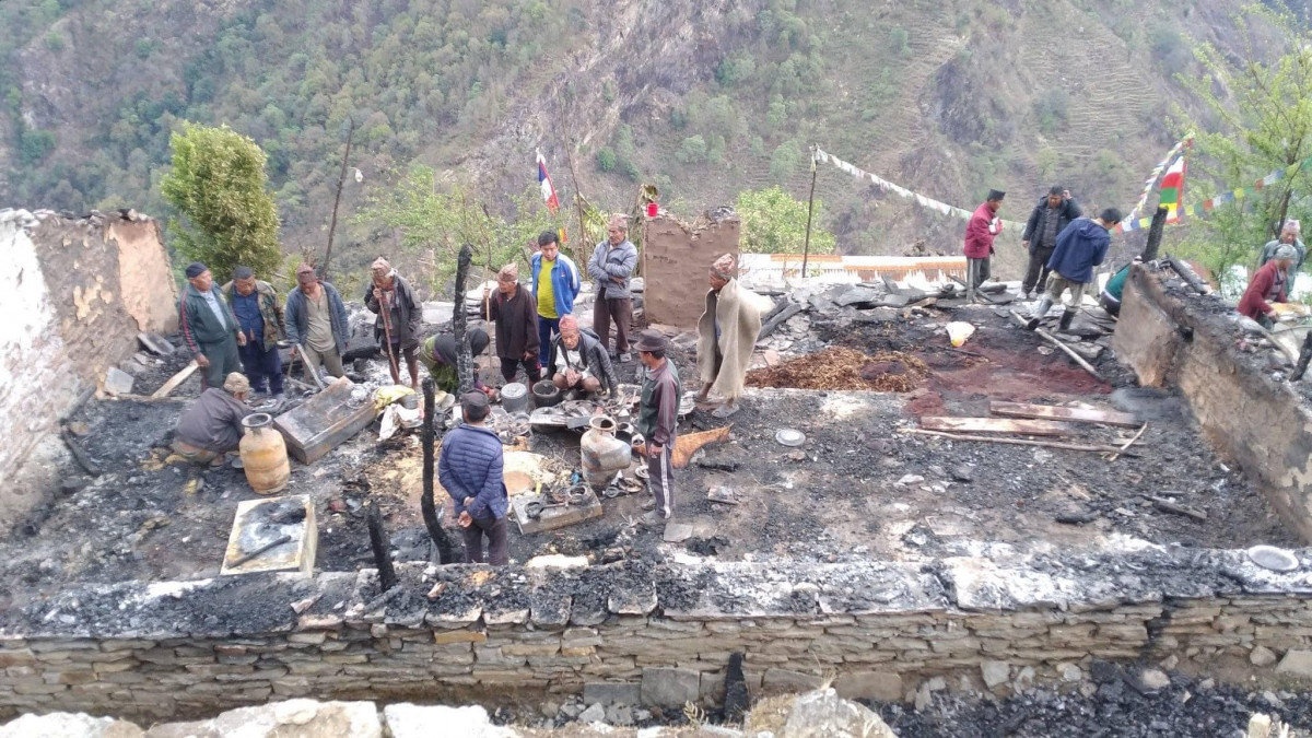 गोरखामा एउटा घरमा आगालागी हुँदा २० लाख बरारको क्षती