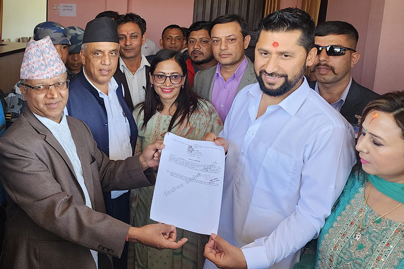 रवि लामिछानेले दर्ता गराए उम्मेदवारी, जगन्नाथ पौडेलको पनि समर्थन